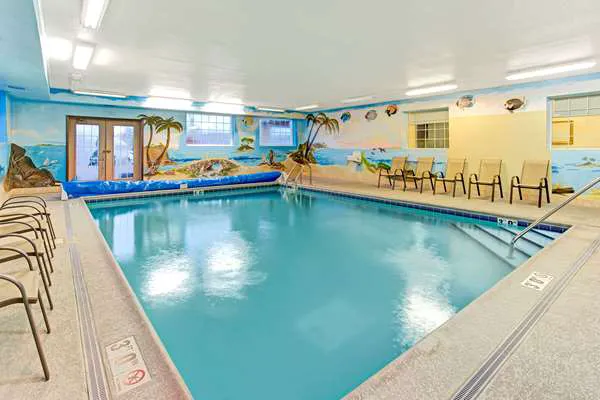 Super 8 by Wyndham Gurnee 4