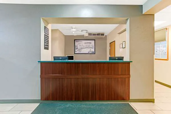 Super 8 by Wyndham Gurnee 4