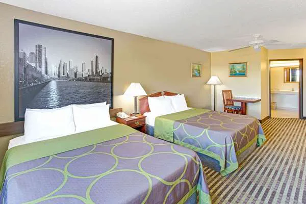 Super 8 by Wyndham Gurnee 4