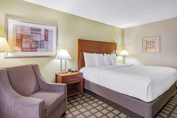 Baymont by Wyndham Gurnee 4