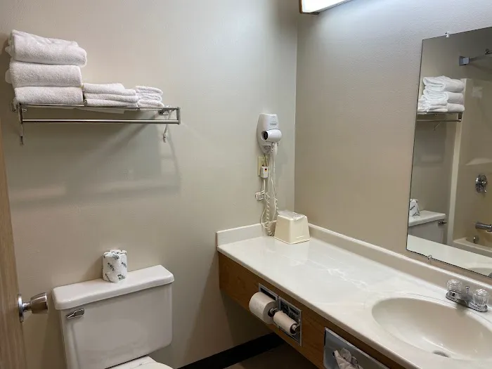 AmeriVu Inn & Suites Shawano WI 4
