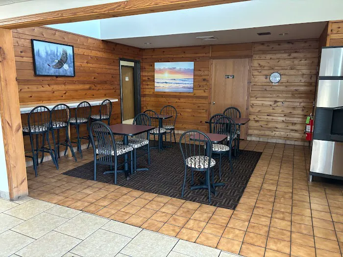 AmeriVu Inn & Suites Shawano WI 4