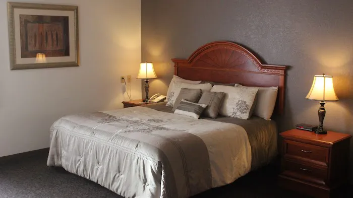 Shawano Four Seasons Hotel 4