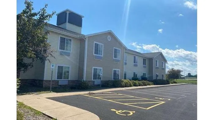 AmericInn by Wyndham Oshkosh 4
