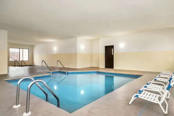 Howard Johnson by Wyndham Appleton 4