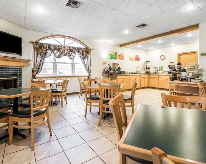 Quality Inn Mauston I-90 4