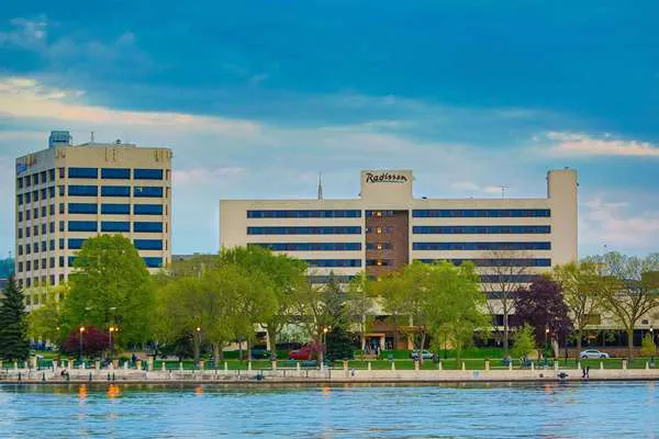 Comfort Inn & Suites 4