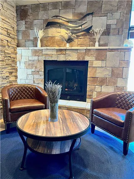 Comfort Inn & Suites 4