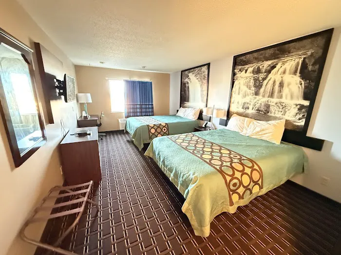 Super 8 by Wyndham Reedsburg 4