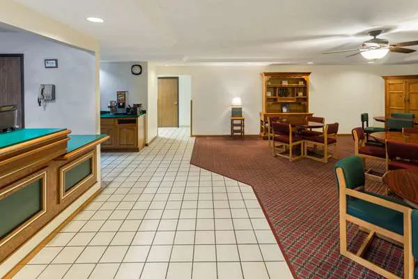 Super 8 by Wyndham Reedsburg 4