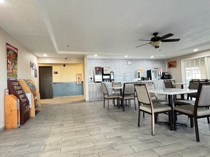 Super 8 by Wyndham Reedsburg 4
