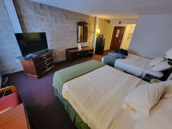 The Voyageur Inn and Conference Center 4