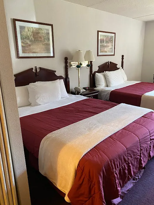 The Voyageur Inn and Conference Center 4