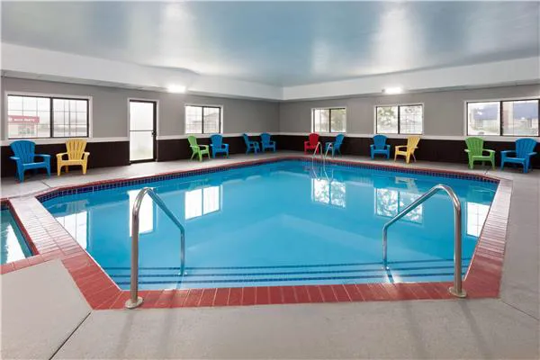 AmericInn by Wyndham Reedsburg 4