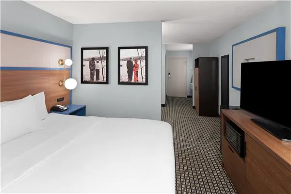 AmericInn by Wyndham Reedsburg 4