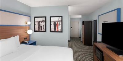 AmericInn by Wyndham Reedsburg