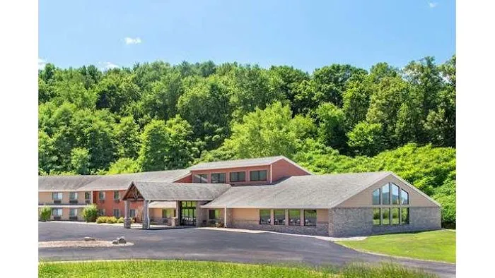 AmericInn by Wyndham West Salem 4