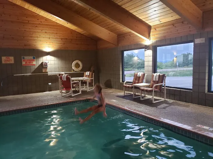 AmericInn by Wyndham West Salem 4