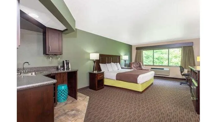AmericInn by Wyndham West Salem 4