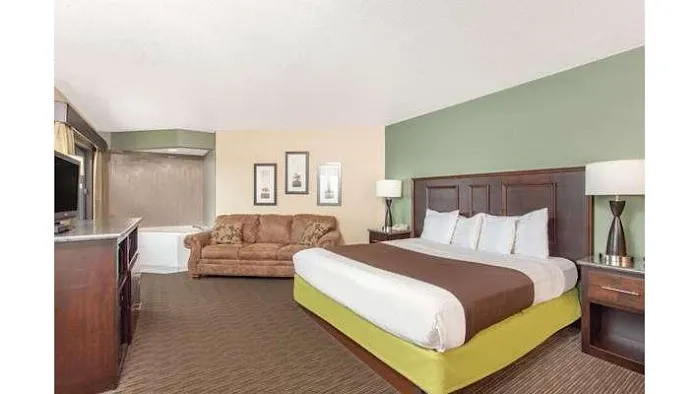 AmericInn by Wyndham West Salem 4