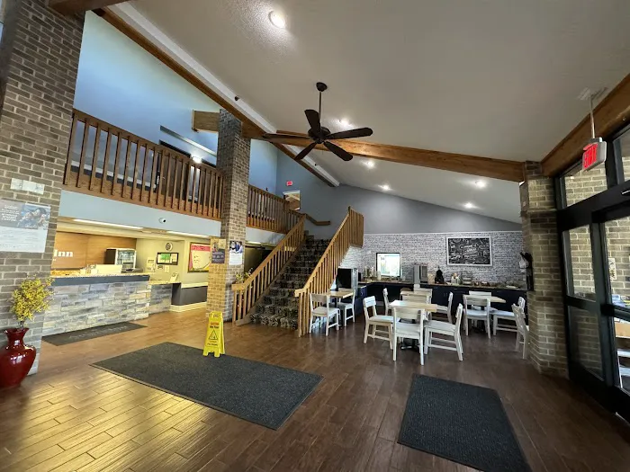 AmericInn by Wyndham West Salem 4