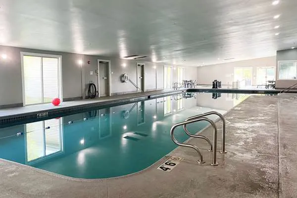 Ramada by Wyndham Galena Hotel & Day Spa 4