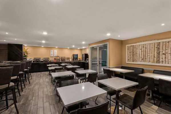 Ramada by Wyndham Galena Hotel & Day Spa 4