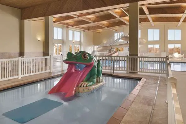 Country Inn & Suites by Radisson, Galena, IL 4