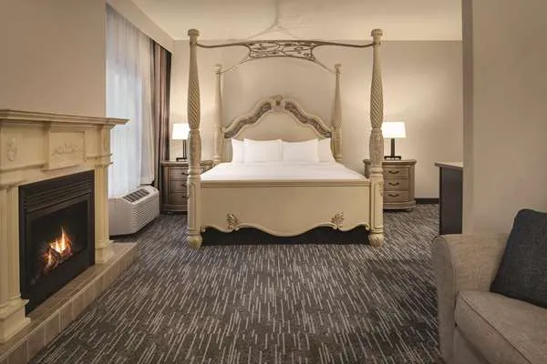 Country Inn & Suites by Radisson, Galena, IL 4