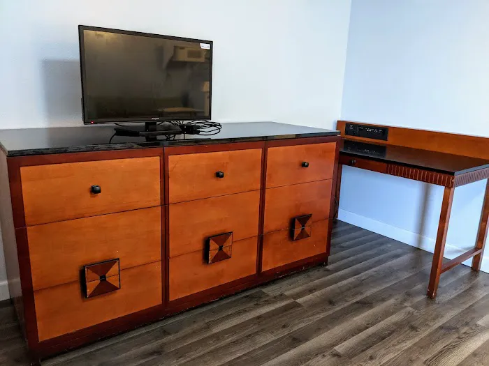 Executive Inn 4