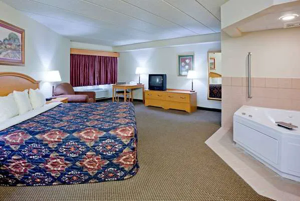 AmericInn by Wyndham Fulton Clinton 4