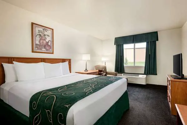 Travelodge by Wyndham Clinton Valley West Court 4