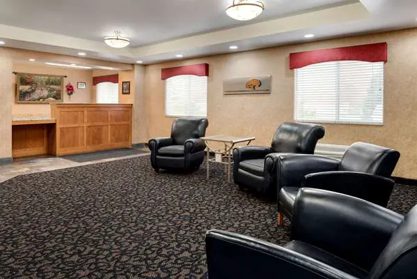 Travelodge by Wyndham Clinton Valley West Court 4
