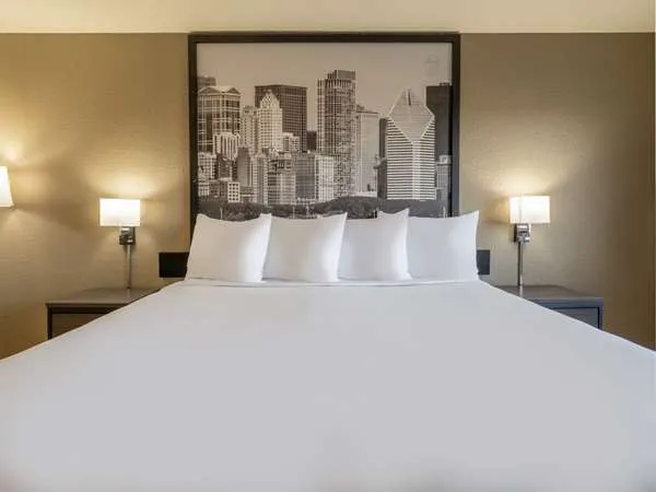 Super 8 by Wyndham Clinton 4