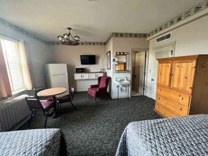 Canfield Hotel Dubuque 5