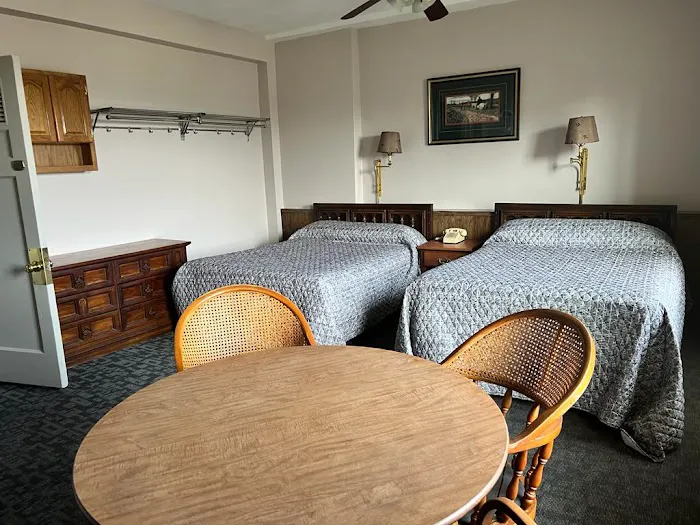 Canfield Hotel Dubuque 5