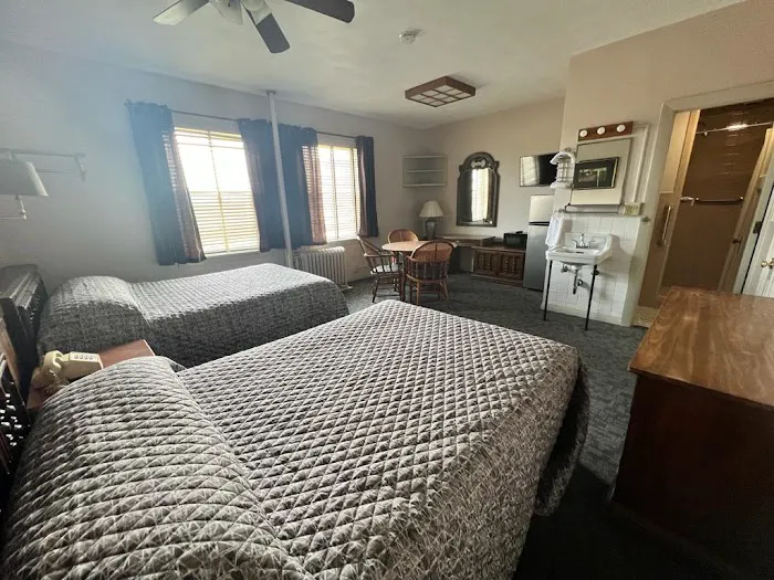 Canfield Hotel Dubuque 5