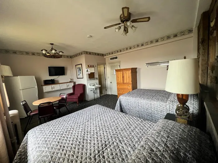 Canfield Hotel Dubuque 5