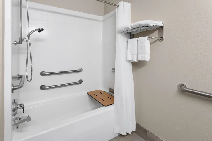 Americas Best Value Inn & Suites Racine 4