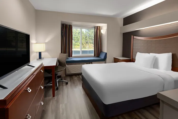 Americas Best Value Inn & Suites Racine 4