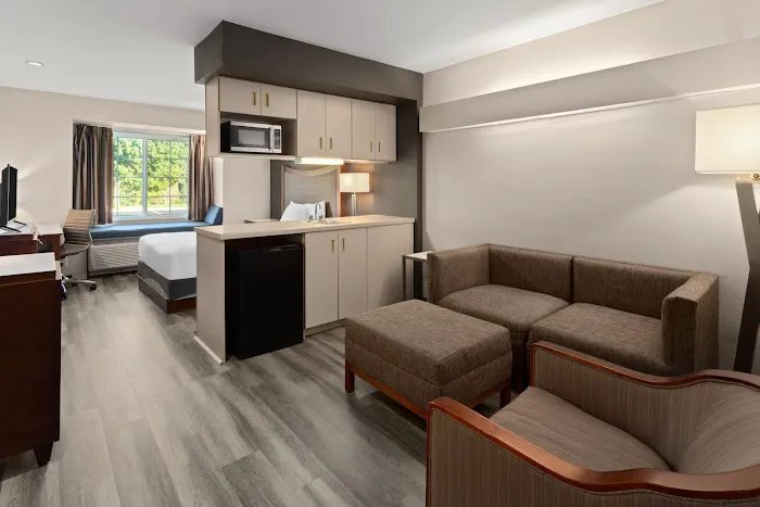 Americas Best Value Inn & Suites Racine 4