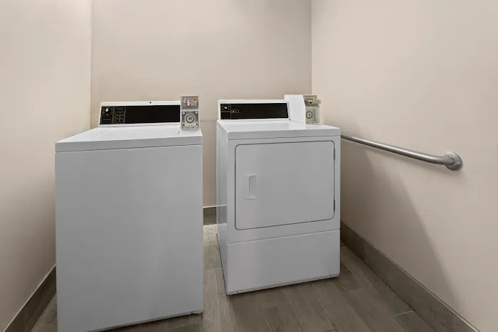 Americas Best Value Inn & Suites Racine 4