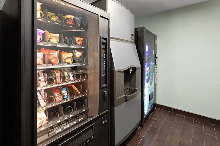 Americas Best Value Inn & Suites Racine 4