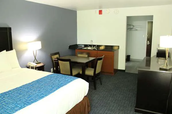Travelodge by Wyndham Water's Edge Hotel - Racine 4
