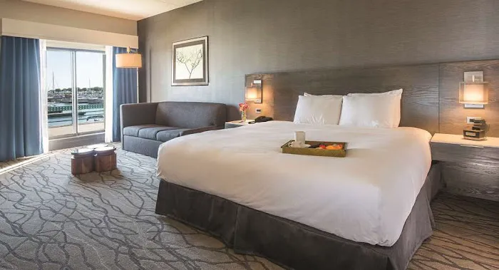 DoubleTree by Hilton Racine Harbourwalk 4