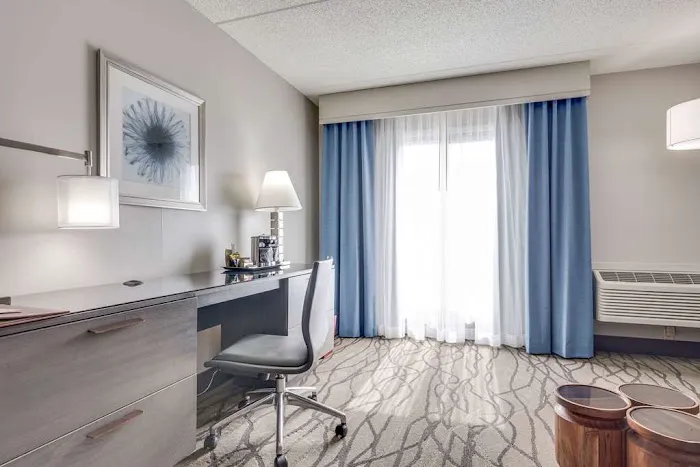 DoubleTree by Hilton Racine Harbourwalk 4