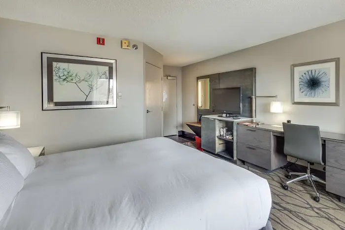 DoubleTree by Hilton Racine Harbourwalk 4