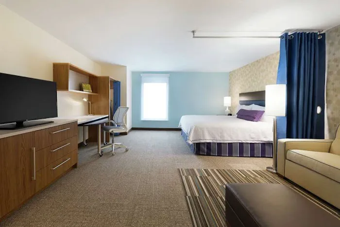Home2 Suites by Hilton Milwaukee Airport 5
