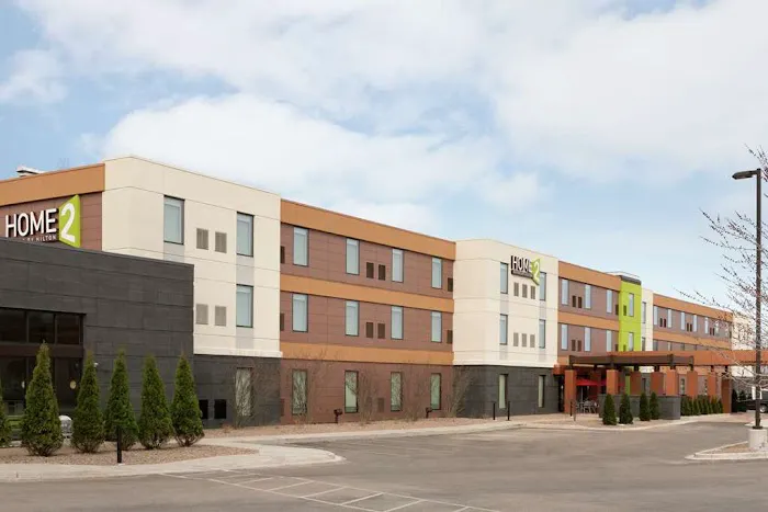 Home2 Suites by Hilton Milwaukee Airport 5