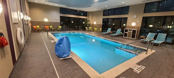 Home2 Suites by Hilton Milwaukee Airport 5